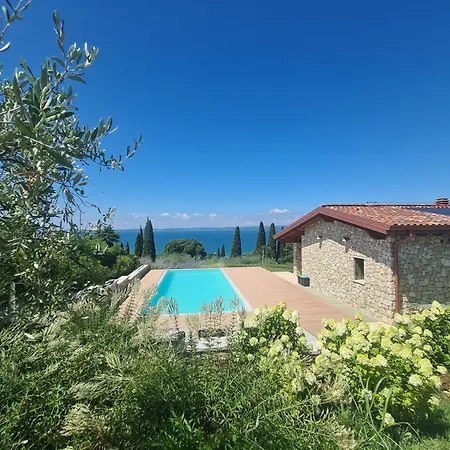 Βίλα Breathtaking In Pool & Garden