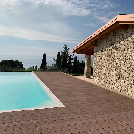 Breathtaking In Pool & Garden Бардолино